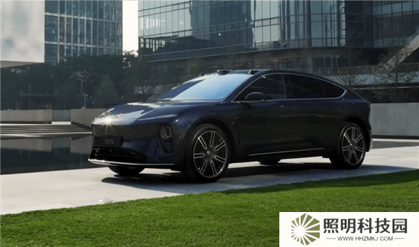 蔚來(lái)ET9重磅交付，美的董事長(zhǎng)方洪波喜提全國(guó)首車，李斌親自送上門！