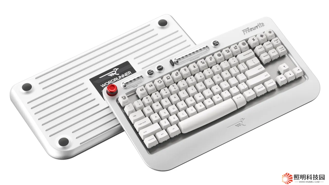 專為作家設計的機械鍵盤：Astrohaus 推出 Wordrunner，自帶字數統計工具
