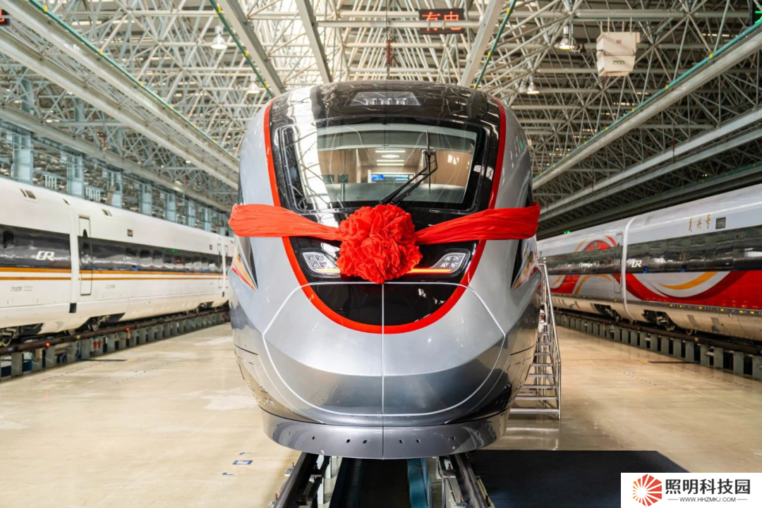 時(shí)速 200 公里、車窗顯示信息，中車長客國內(nèi)最新一代智能城際動車組下線