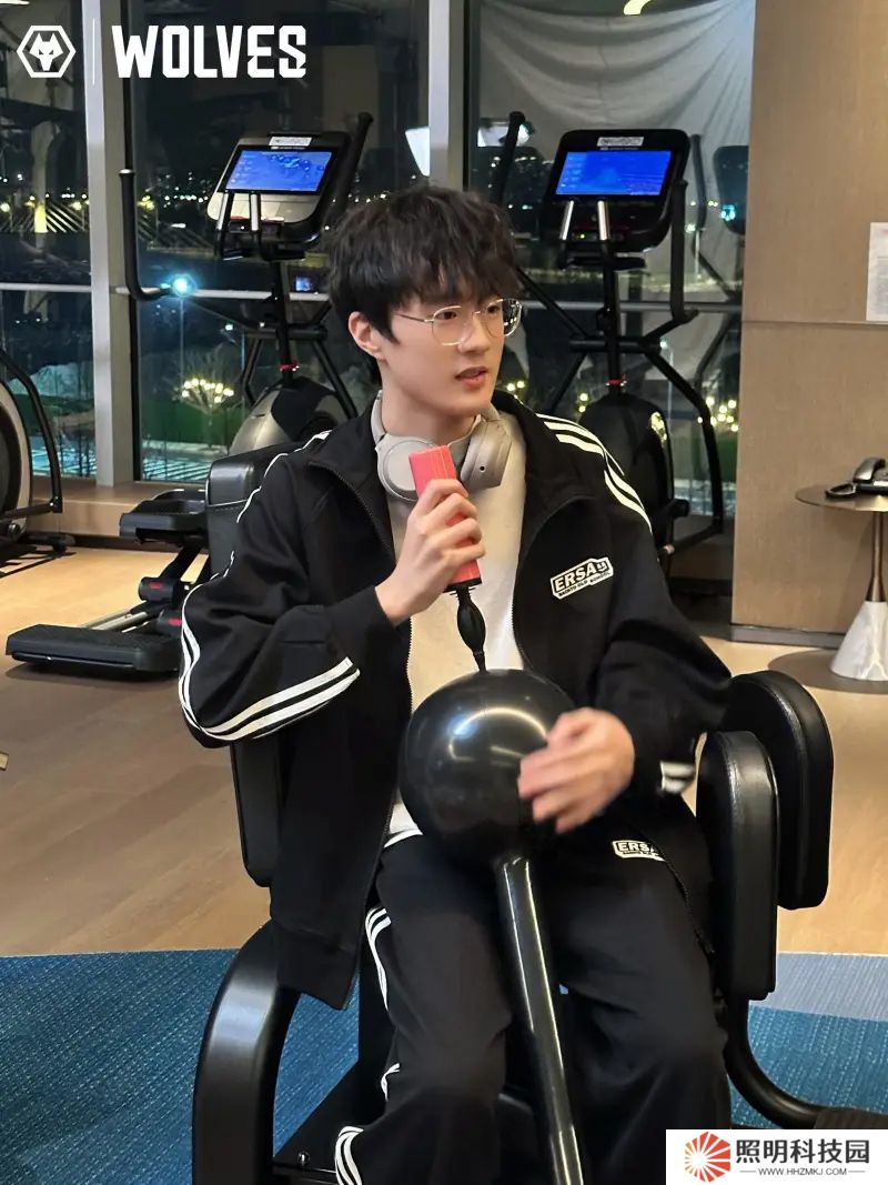 狼隊(duì)發(fā)布2025EWC宣傳片拍攝返圖：留一手的健身成果檢驗(yàn)時(shí)間